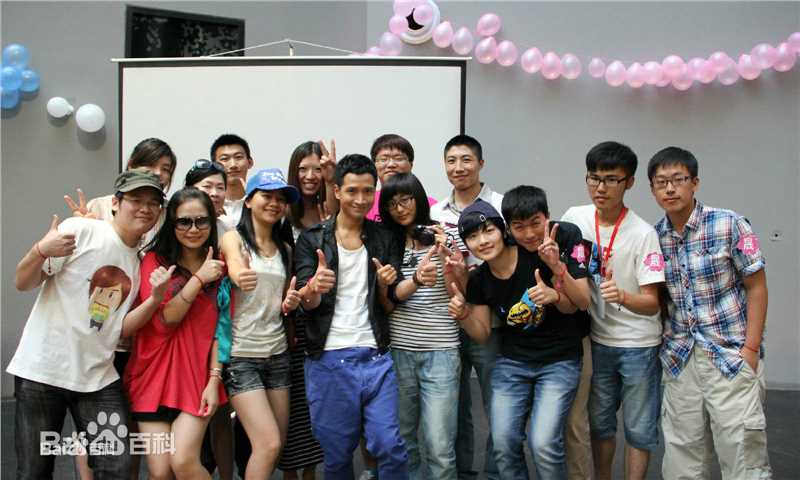 何晟铭(Michael)荷花节素颜照壁纸