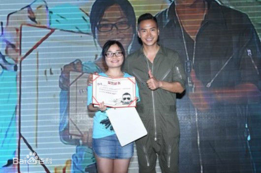 何晟铭(Michael)荷花节素颜照壁纸