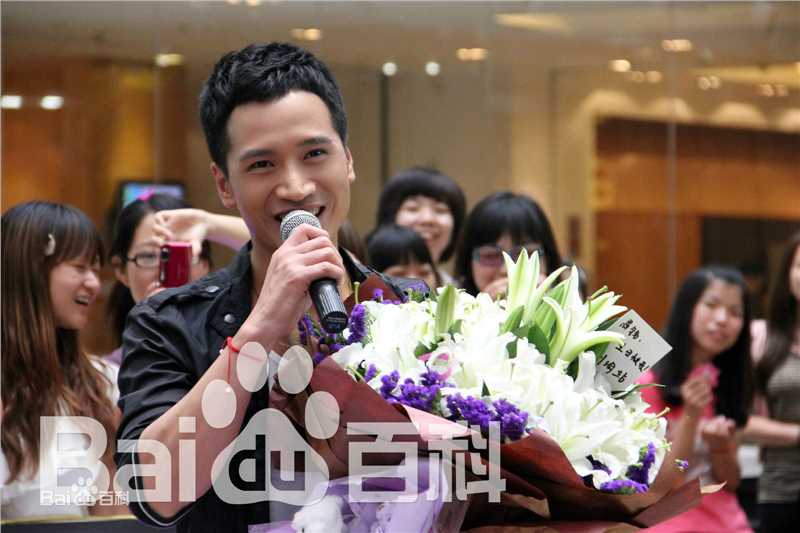 何晟铭(Michael)荷花节素颜照壁纸