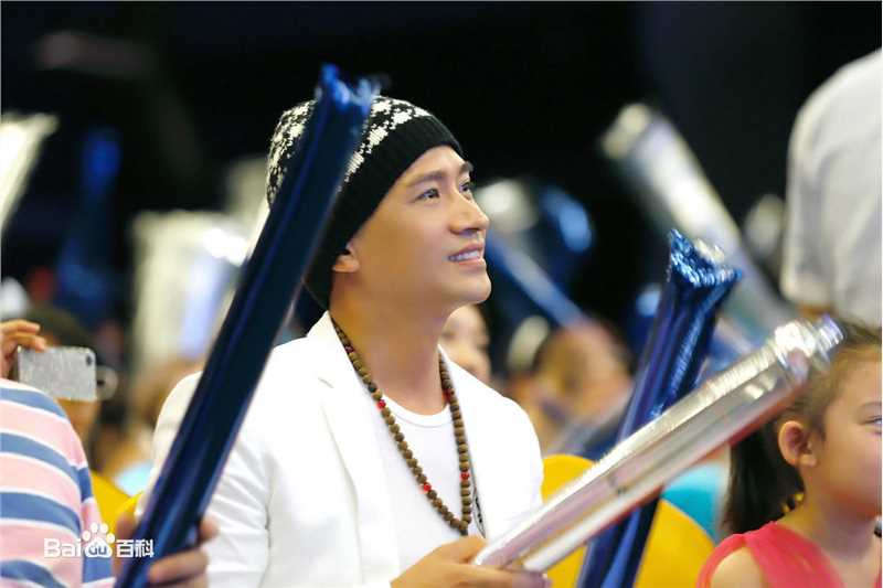 何晟铭(Michael)荷花节素颜照壁纸