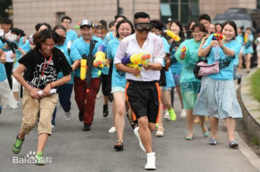 何晟铭(Michael)荷花节素颜照壁纸