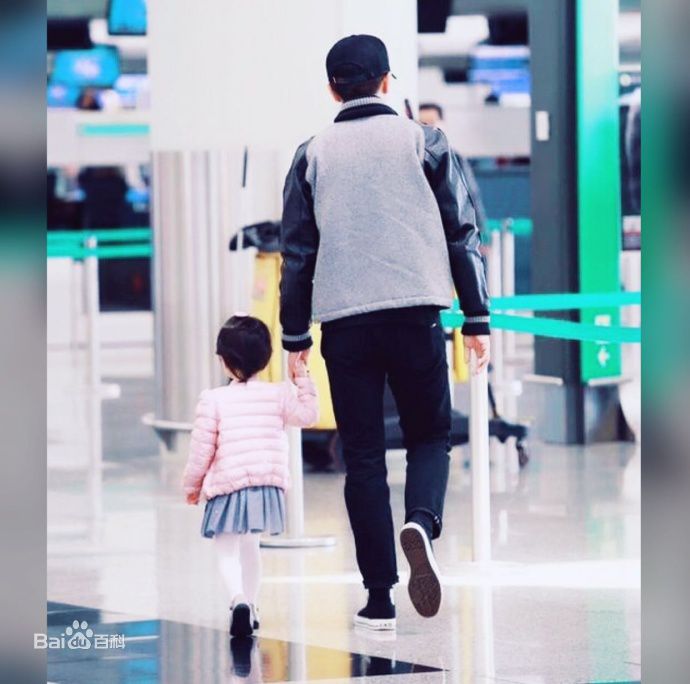 刘恺威(Hawick Lau，Lau Hoi Wai)与女儿前后照片