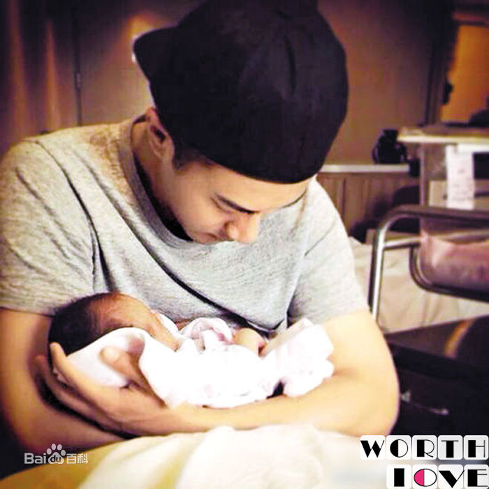 刘恺威(Hawick Lau，Lau Hoi Wai)与女儿前后照片