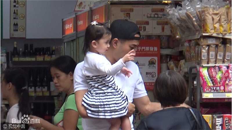 刘恺威(Hawick Lau，Lau Hoi Wai)和女儿小糯米性感图片图集