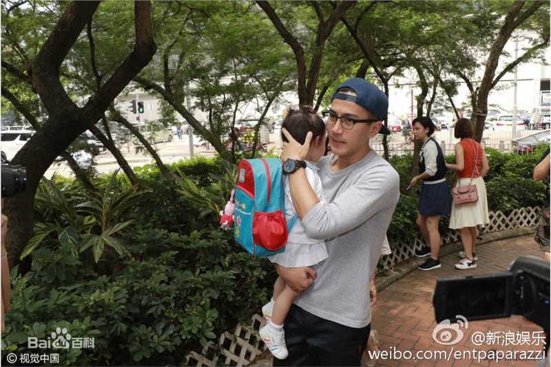 刘恺威(Hawick Lau，Lau Hoi Wai)和女儿小糯米性感图片图集