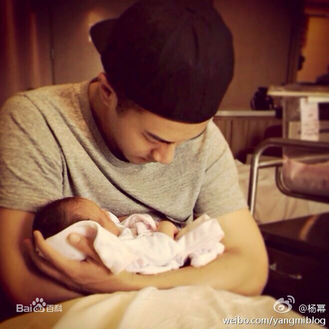 刘恺威(Hawick Lau，Lau Hoi Wai)和女儿小糯米性感图片图集