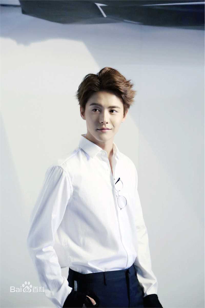 最新马天宇(Ray Ma)在《精品购物指南》中的图集