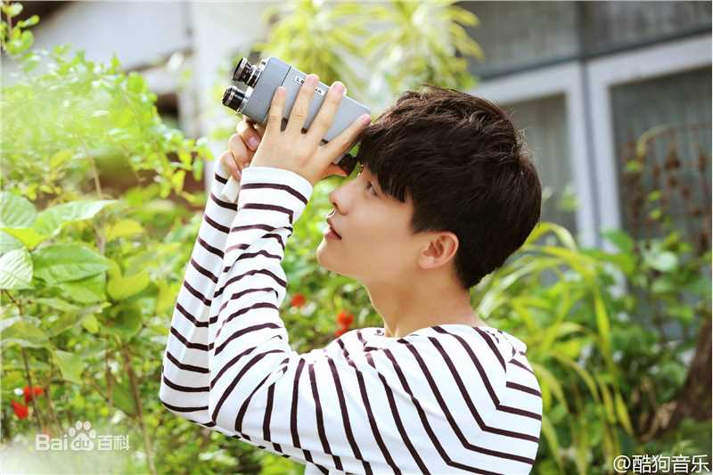 最新马天宇(Ray Ma)在EP《手花》中的图集