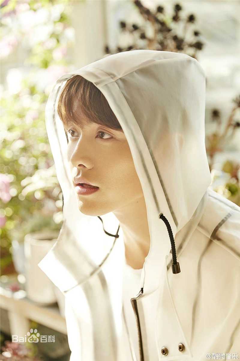 最新马天宇(Ray Ma)在EP《手花》中的图集