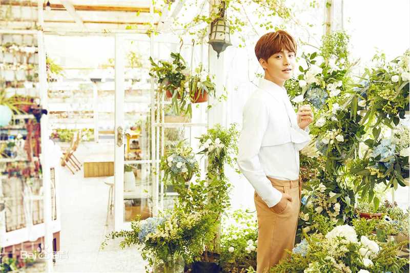 最新马天宇(Ray Ma)在EP《手花》中的图集