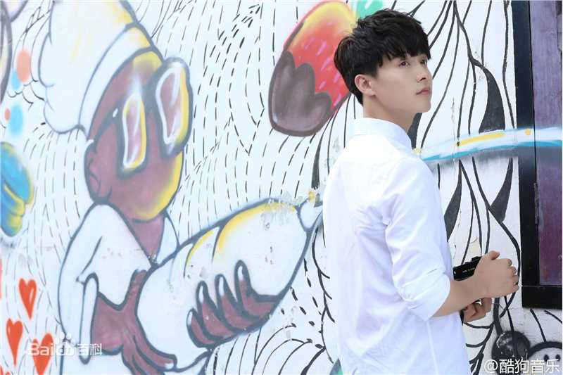 最新马天宇(Ray Ma)在EP《手花》中的图集