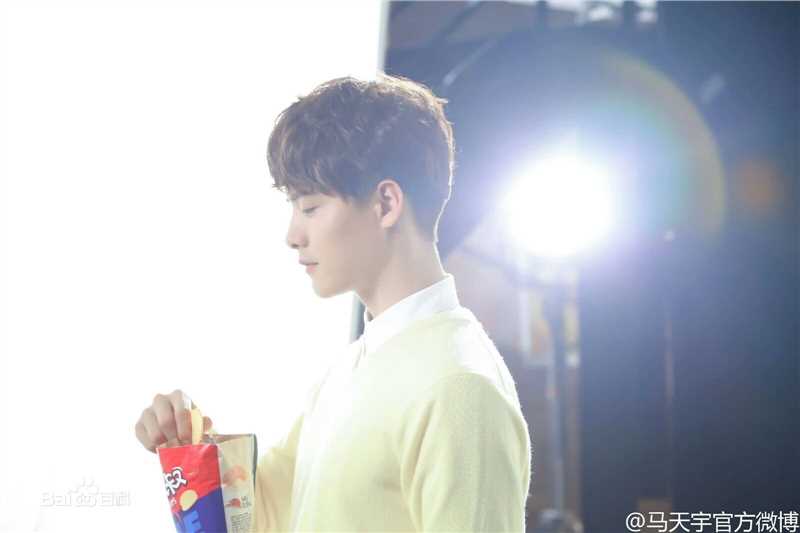 马天宇(Ray Ma)回头客辣大叔烤薯片代言前后照片