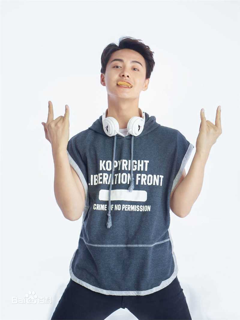 马天宇(Ray Ma)回头客辣大叔烤薯片代言前后照片