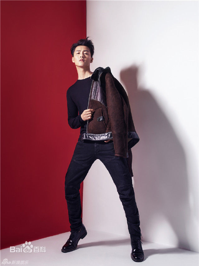 最新马天宇(Ray Ma)在《时尚先生Esquire》中的壁纸