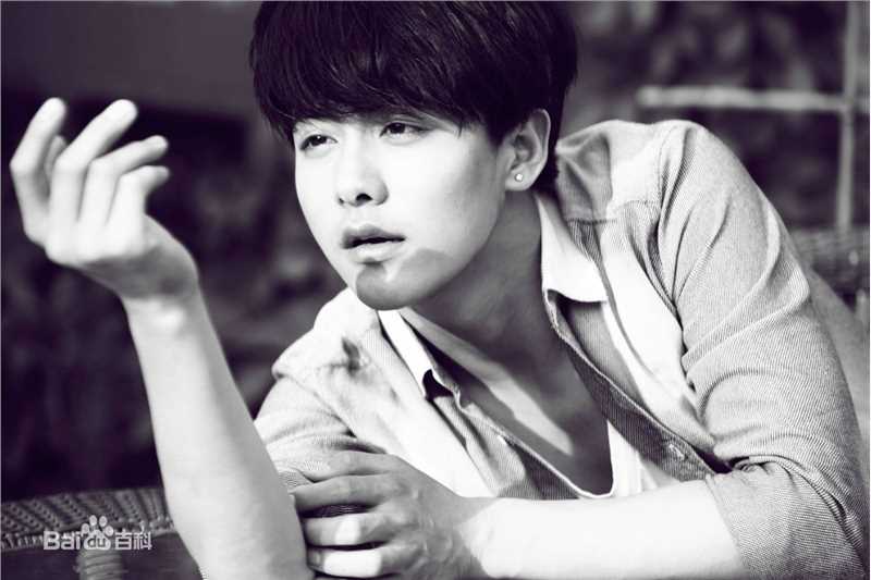 高清马天宇(Ray Ma)在专辑《世界之外》中的图册