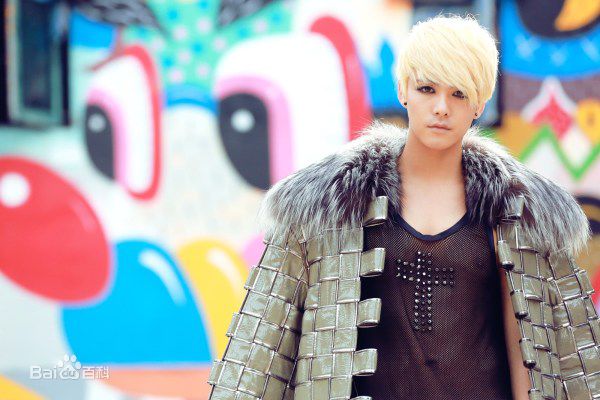 高清马天宇(Ray Ma)在专辑《世界之外》中的图册