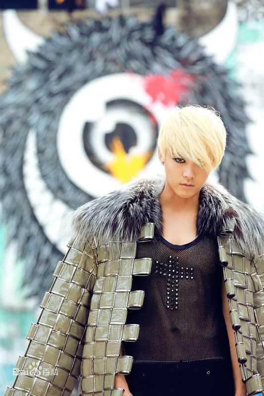 高清马天宇(Ray Ma)在专辑《世界之外》中的图册