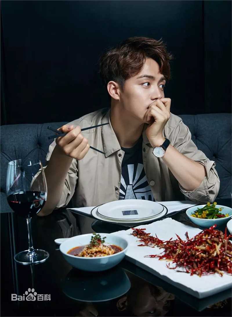 马天宇(Ray Ma)在《时尚先生》明星特辑中的