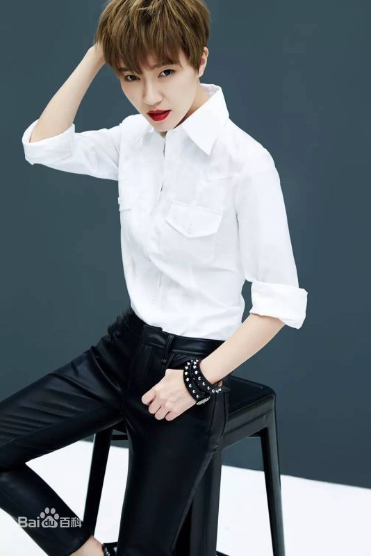 焦俊艳杂志拍摄