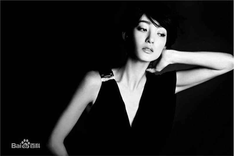 王丽坤(Claudia)《讽刺》宣传海报