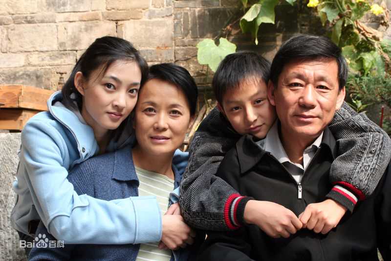 王丽坤(Claudia)在2005年《金耳环》饰演陆保珍中的