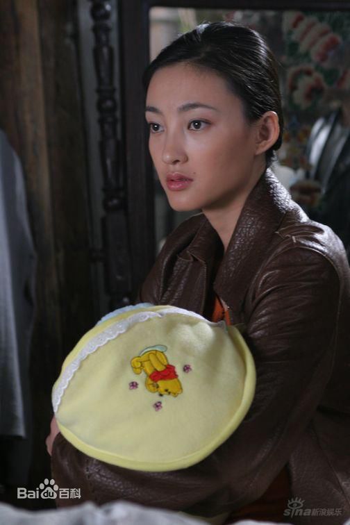 王丽坤(Claudia)在2005年《金耳环》饰演陆保珍中的