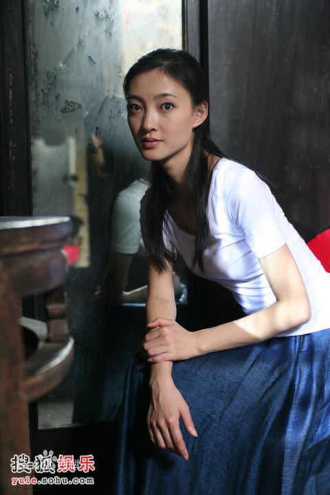 王丽坤(Claudia)在2005年《金耳环》饰演陆保珍中的