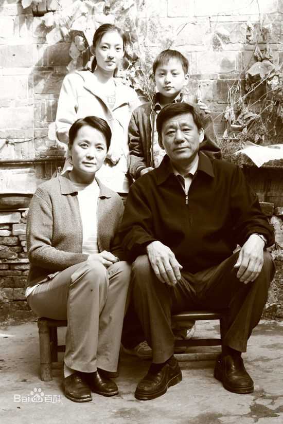 王丽坤(Claudia)在2005年《金耳环》饰演陆保珍中的