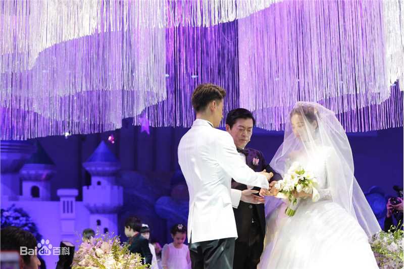 吕一(Coco)结婚生活照