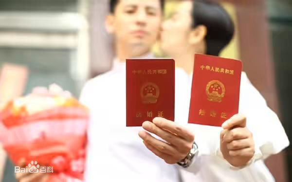 吕一(Coco)结婚生活照