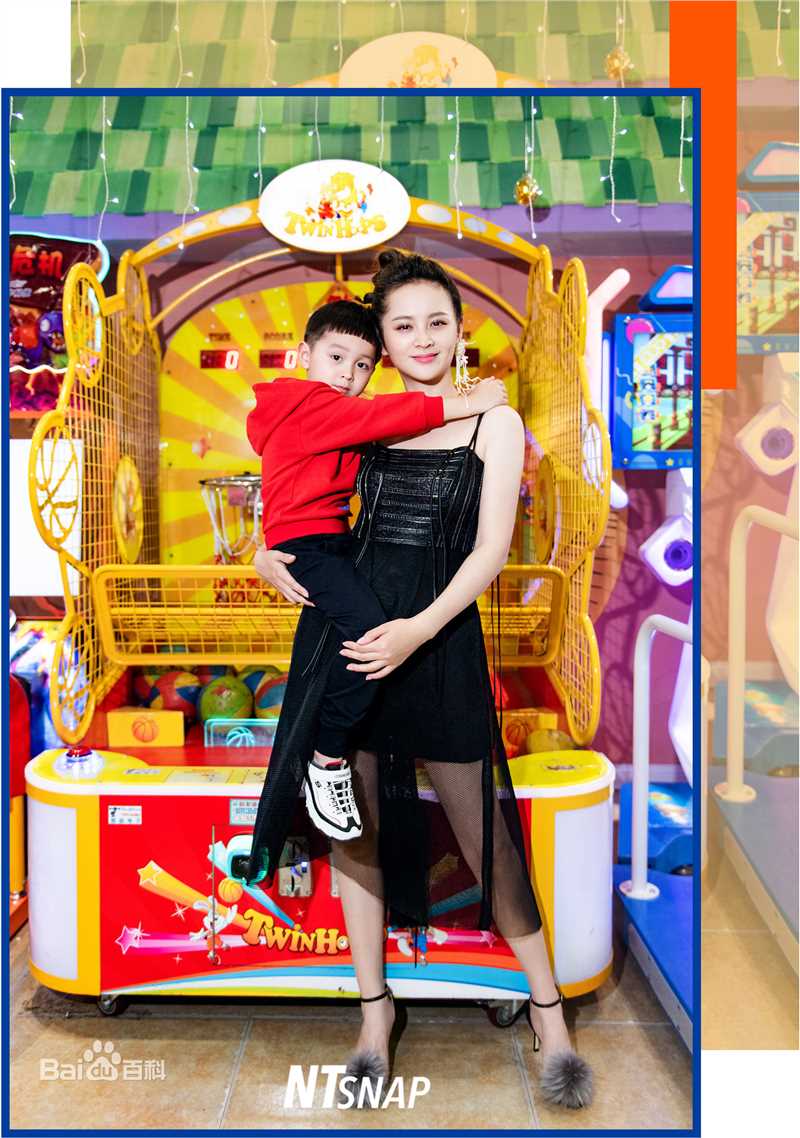 精选邓莎(Deng Sha)在《NTsnap》时尚大片中的图册