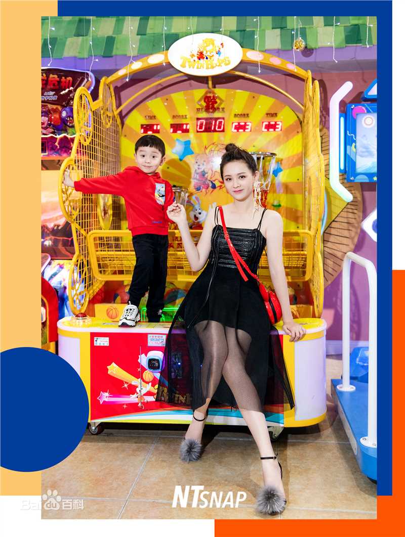精选邓莎(Deng Sha)在《NTsnap》时尚大片中的图册