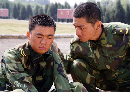 邢佳栋出演电视剧《士兵突击》饰演伍六一