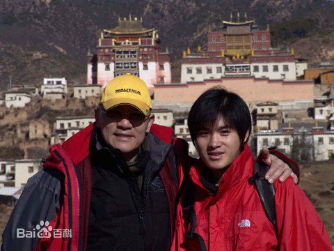 《王绘春》生活照