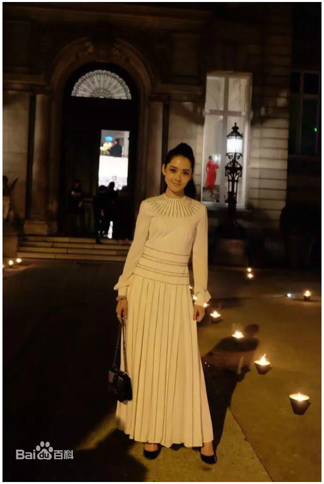 郭碧婷(Bea Hayden)参与社会活动性感图片图集