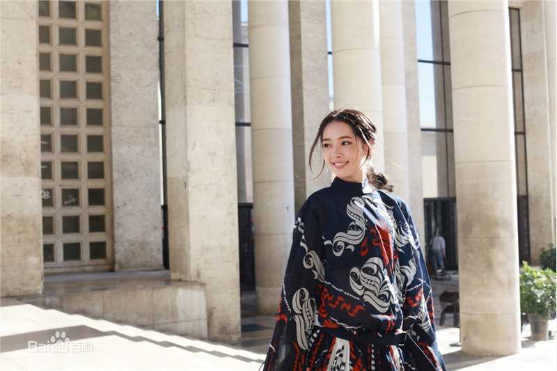 郭碧婷(Bea Hayden)巴黎时装周素颜照壁纸