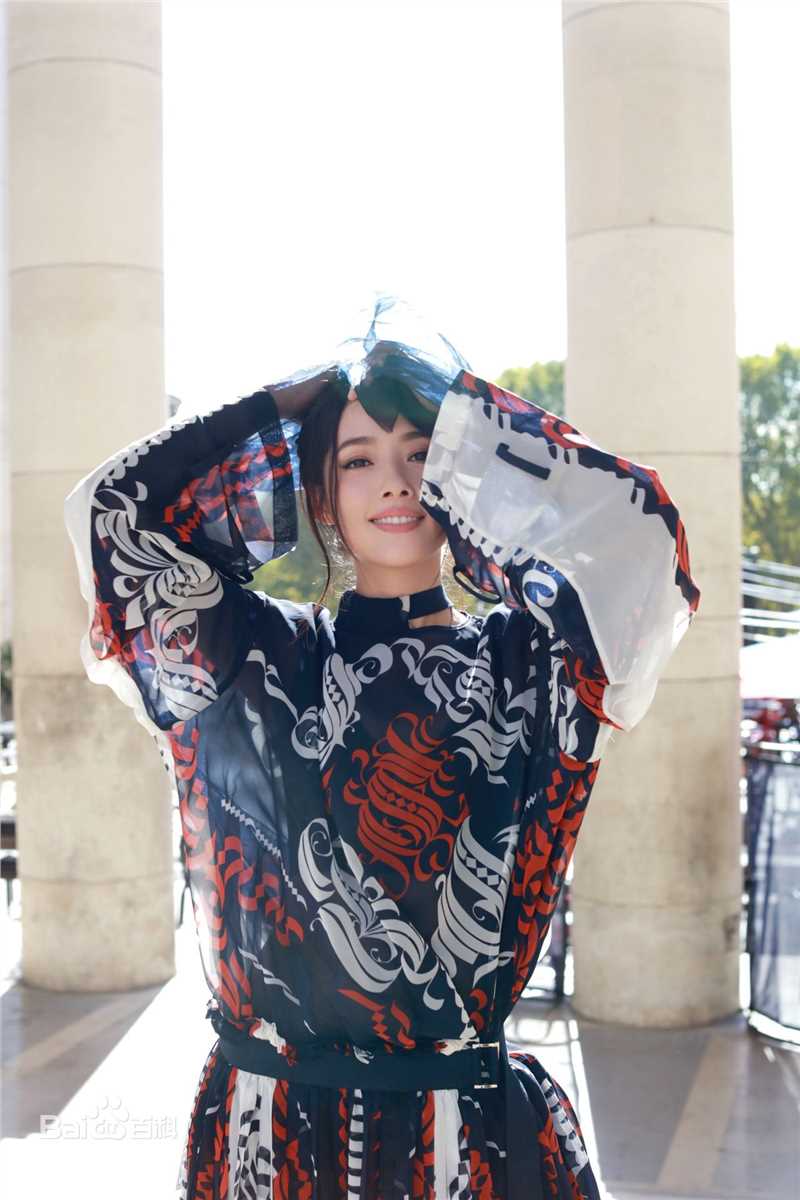 郭碧婷(Bea Hayden)巴黎时装周素颜照壁纸