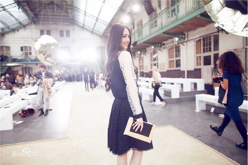 郭碧婷(Bea Hayden)巴黎时装周素颜照壁纸