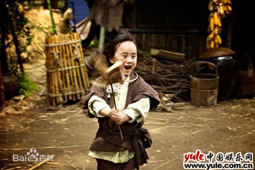 温玄烨(Benny)饰演《大笑江湖》童年小鞋匠精彩剧照