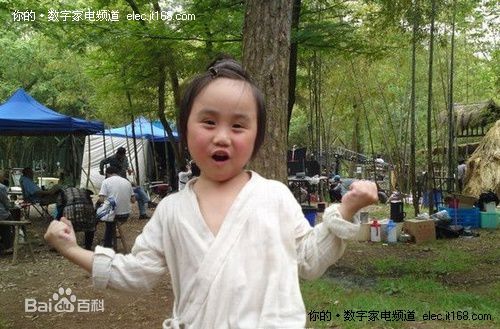 温玄烨(Benny)饰演《大笑江湖》童年小鞋匠精彩剧照