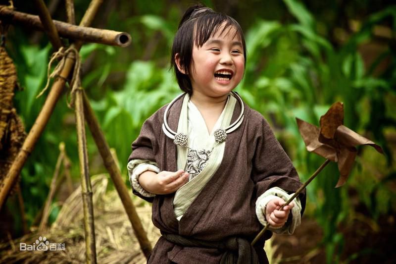 温玄烨(Benny)饰演《大笑江湖》童年小鞋匠精彩剧照