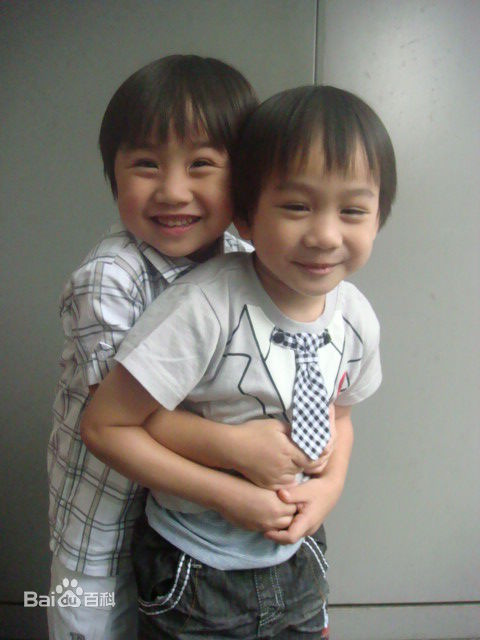 温玄烨(Benny)小小彬图片图集