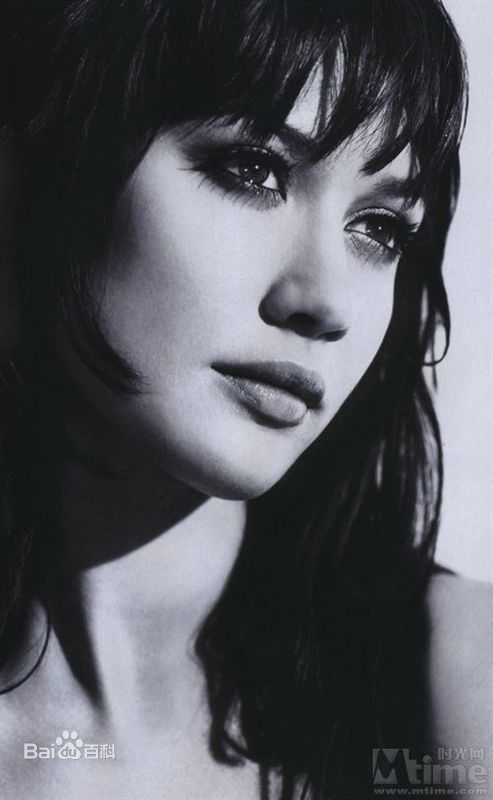 最全欧嘉·柯瑞兰寇(Olga Kurylenko)壁纸