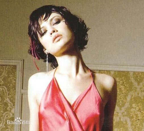 欧嘉·柯瑞兰寇(Olga Kurylenko) 照