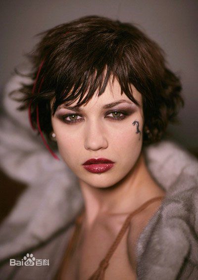 欧嘉·柯瑞兰寇(Olga Kurylenko) 影片最优质剧照