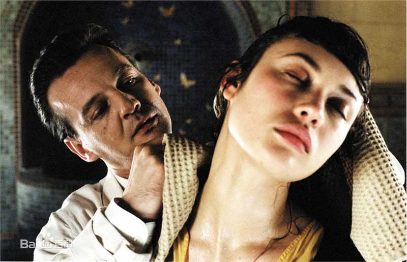 高清欧嘉·柯瑞兰寇(Olga Kurylenko)图片