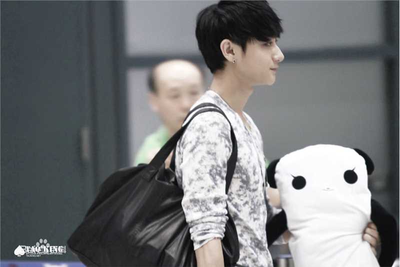 黄子韬(Z.TAO、 、タオ)的机场fashion图册