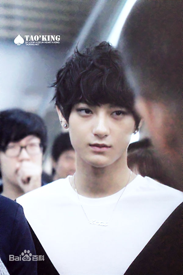 黄子韬(Z.TAO、 、タオ)的机场fashion图册