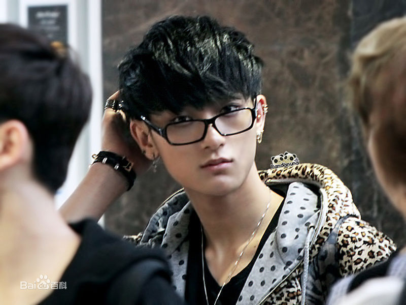 黄子韬(Z.TAO、 、タオ)的机场fashion图册