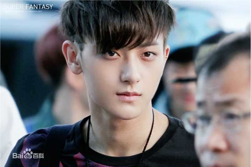 黄子韬(Z.TAO、 、タオ)的机场fashion图册